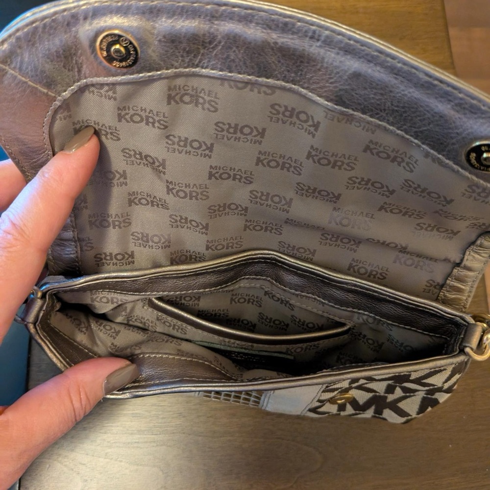 Michael Kors Brown and Gold Shoulder Bag - Picture 2 of 3